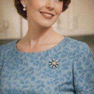 Atomic Mid Century Modern Starburst Diamond Rhinestone Silver Lapel Pin Brooch